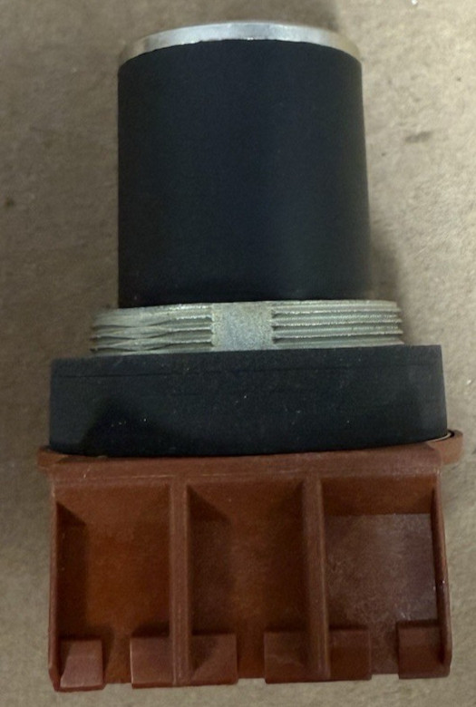 SIEMENS 3SB1 100-4LB51 KEYED SELECTOR SWITCH *NEW IN BOX*