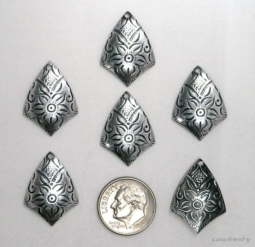 #3473 ANTIQUED STERLING SILVER PLATED SMALL KITE SHAPE W/TOP HANG HOLE - 6 Pcs
