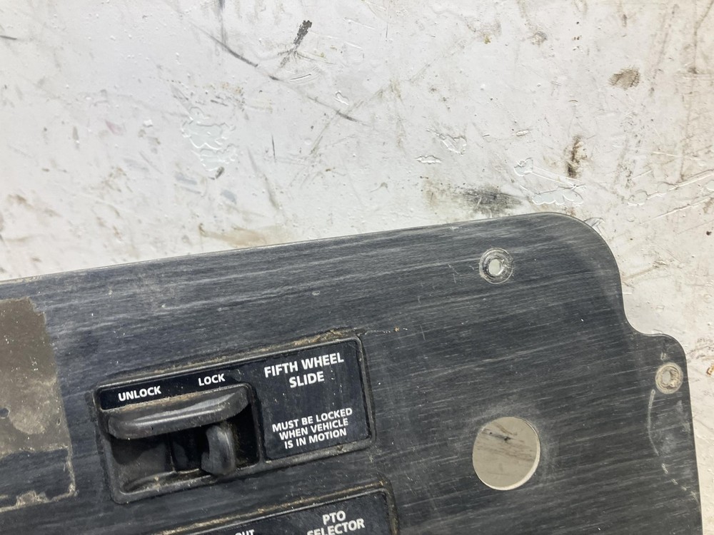 Freightliner COLUMBIA 120 GAUGE AND SWITCH Dash Panel - Used