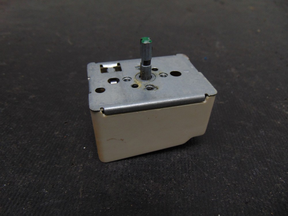 GE Range JBP66B0B1AD Surface Element Control Switch WB24T10027