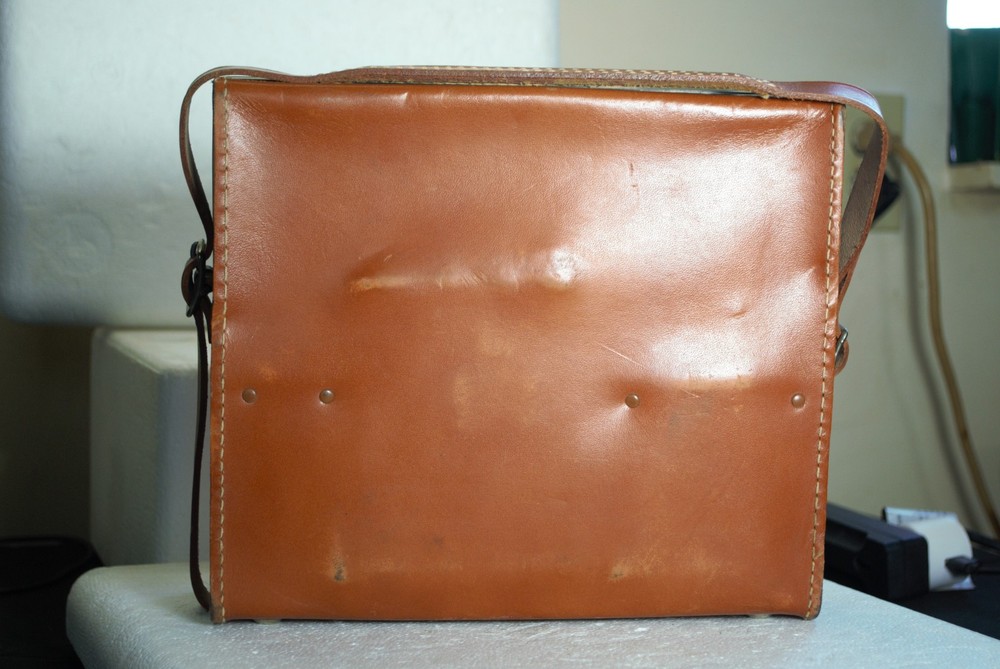 Polaroid Land Camera Model 8oA Wink Light Light Reducer & leather case