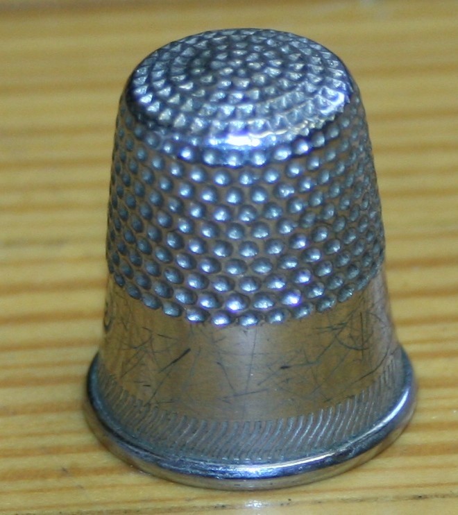 5 VINTAGE THIMBLES SOME SILVER? DONT KNOW
