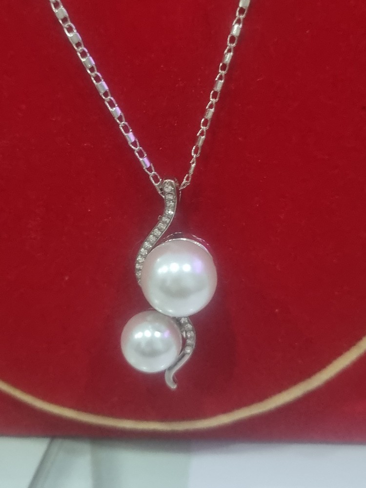 Necklace and Earrings Set.