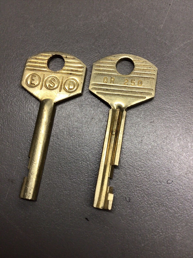 ESD QR 250 Laundromat Key, Pair