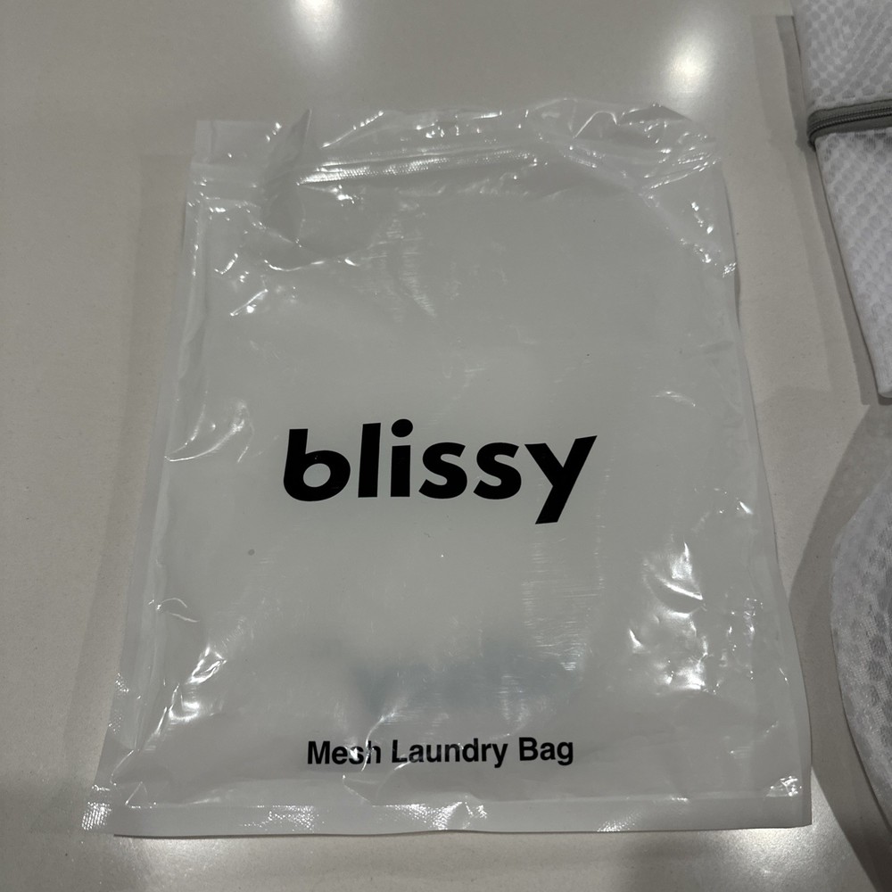 BLISSY White Mesh Laundry Bags x2: Rectangular & Cylindrical. NEW.