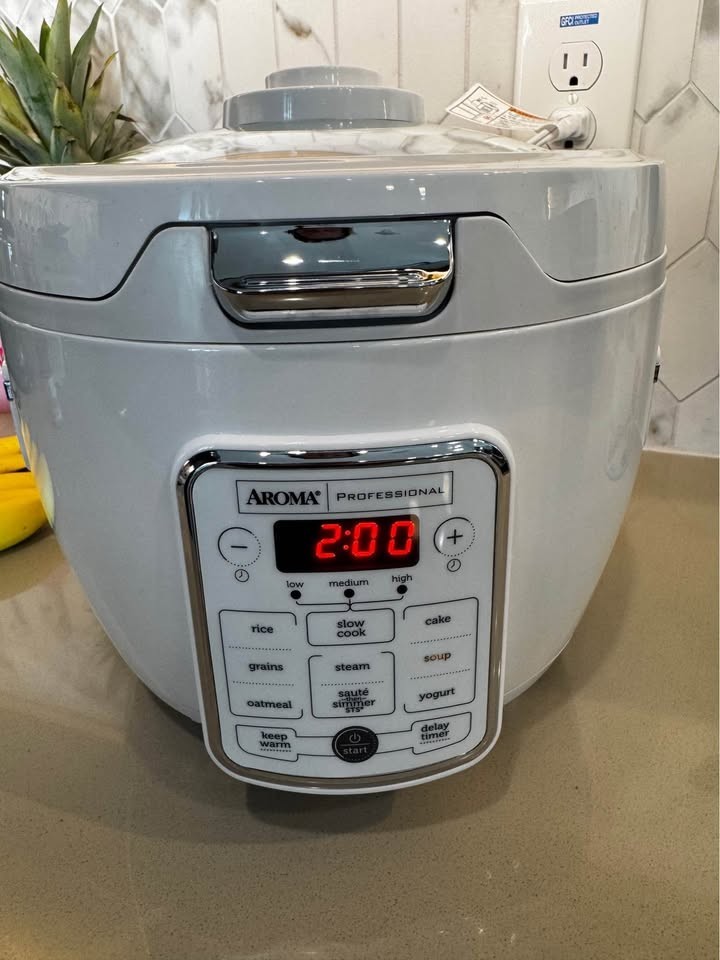 Aroma Professional Multicooker | Large | 20 cups || New || Open Box
