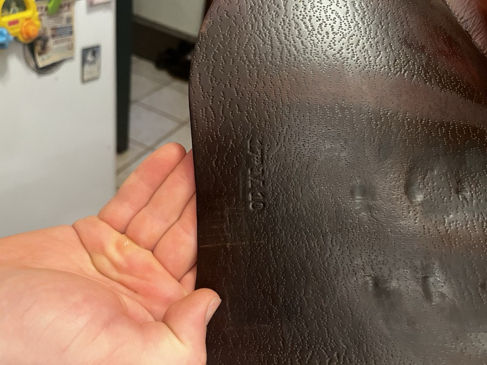 BEVAL SADDLE - 17” - MEDIUM TREE - TREE AND LEATHER IN PERFECT CONDITION!