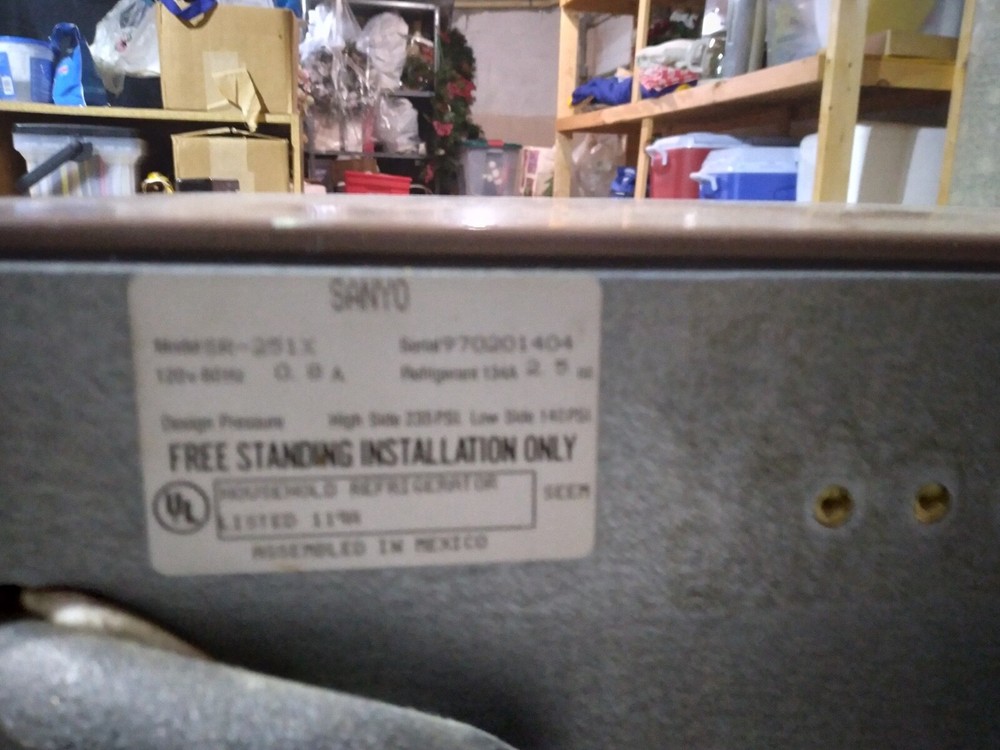 Sanyo Collge size refrigerator