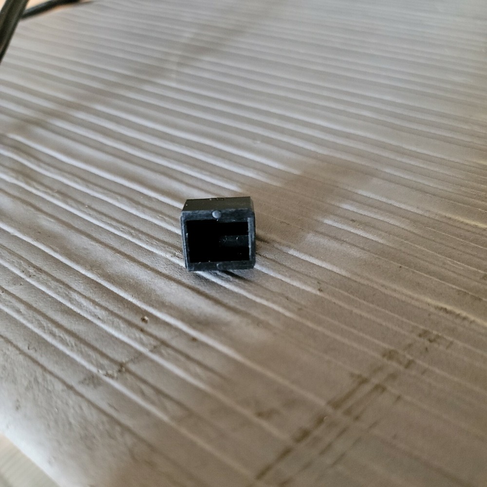 Yamaha M60 Amplifier Speaker Button