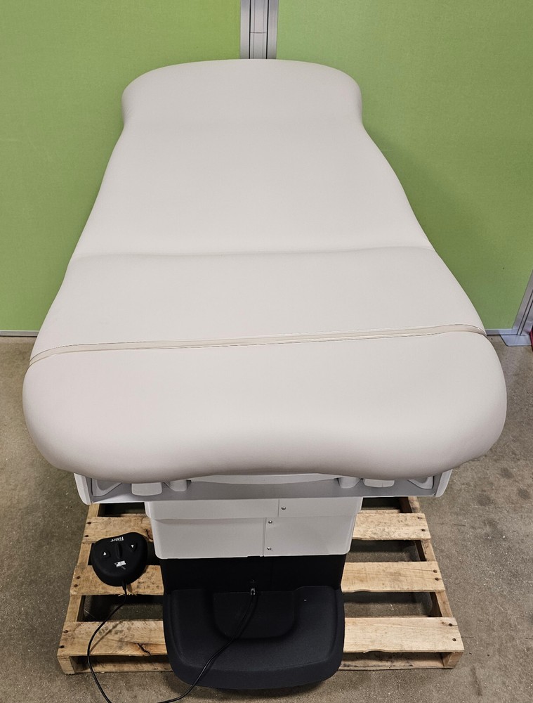 Midmark 224 Exam Table