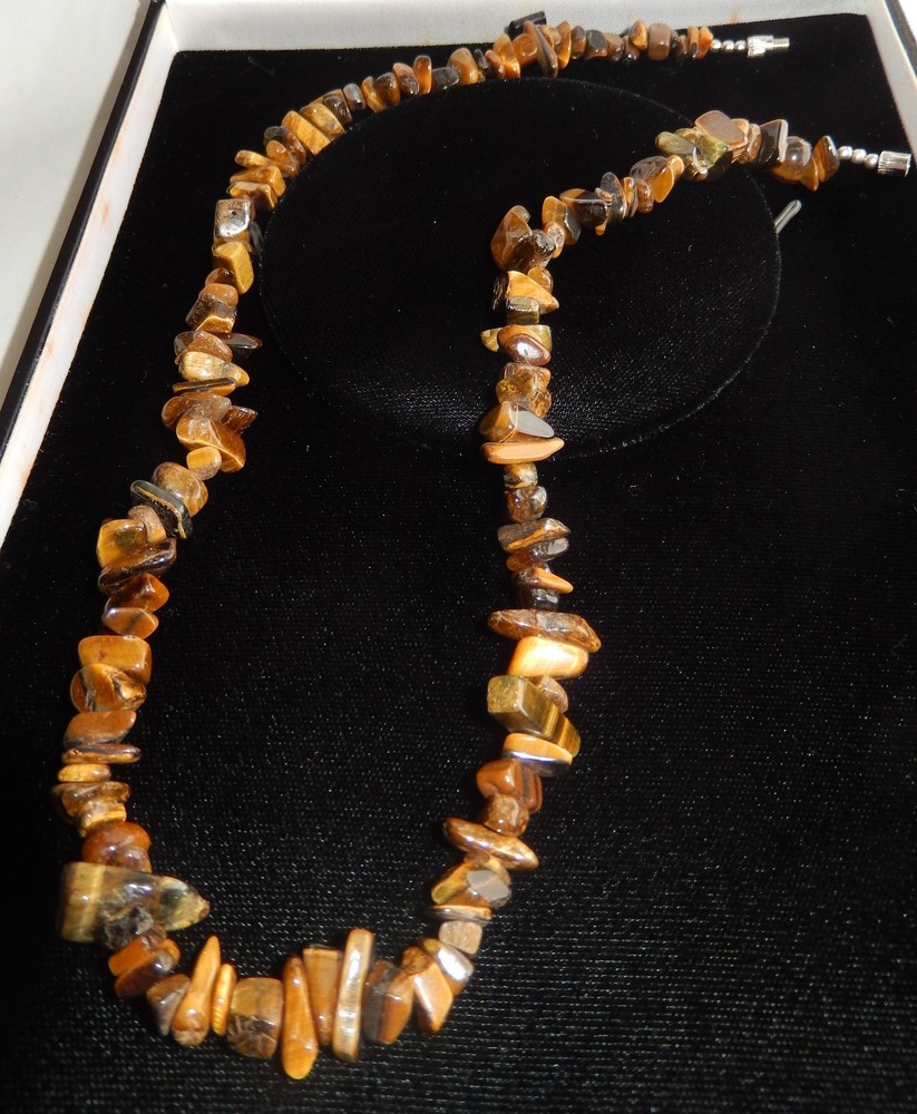 VINTAGE BROWN BRANCH NECKLACE