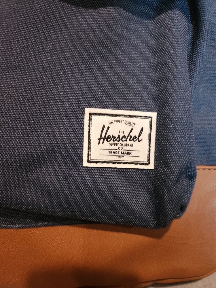 NWT Herschel Supply Co. Heritage Classic Backpack, 21.5L