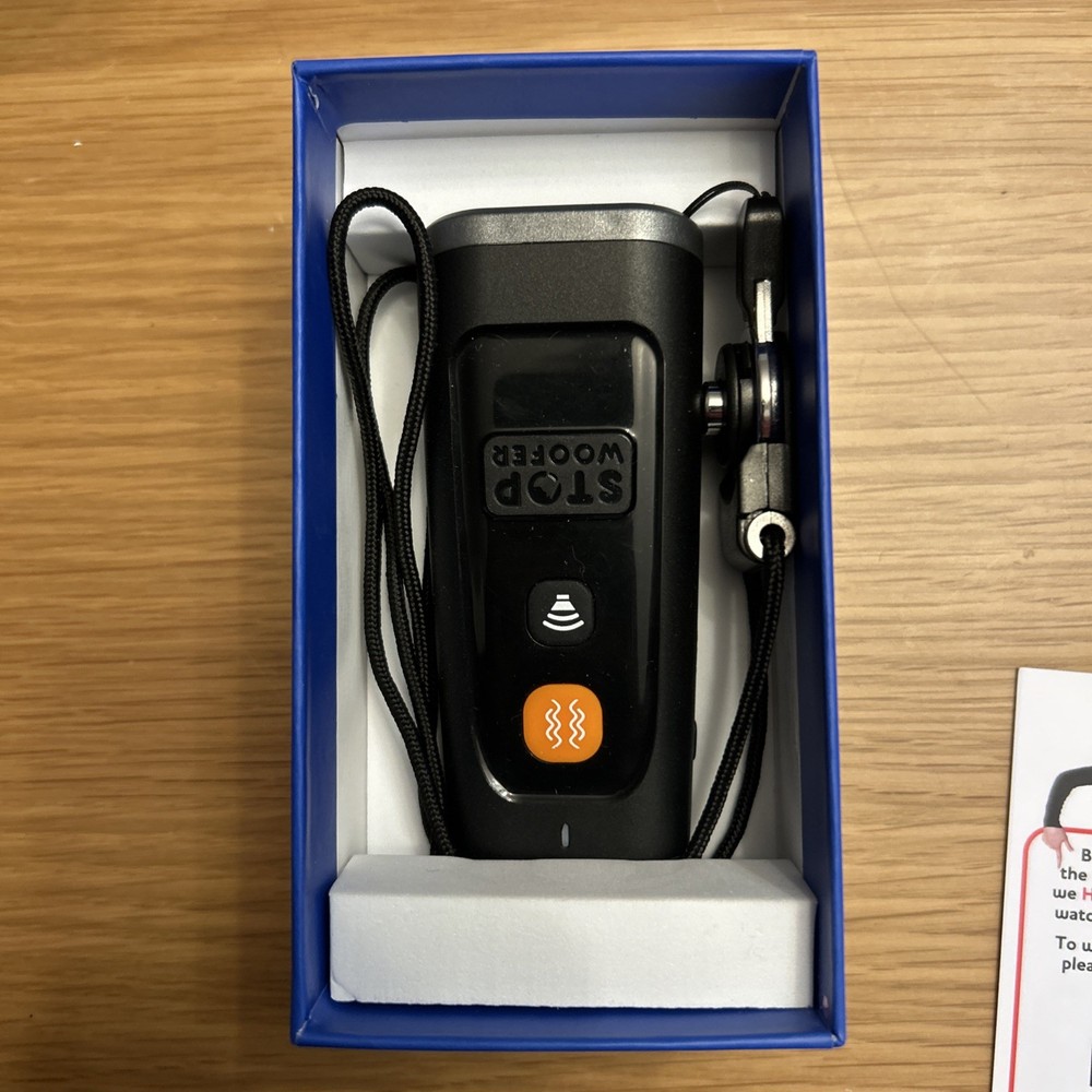 Stop Woofer Ultrasonic Dog Trainer With Flashlight