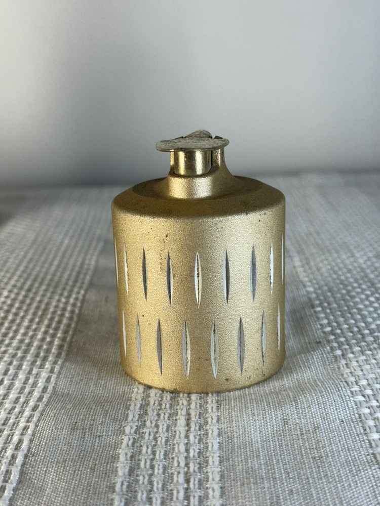 Vintage Ronson verafame venus matte gold tone chisel cut table lighter 3"