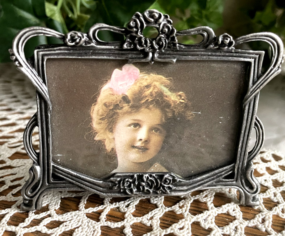 FRAME FOR  2.5" X 1.5" PICS - METAL