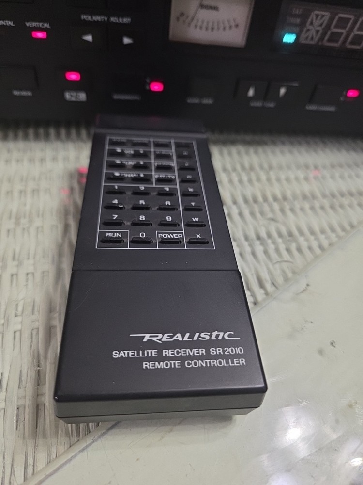 REALISTIC SATELLITE RECEIVER MODEL SR 2010