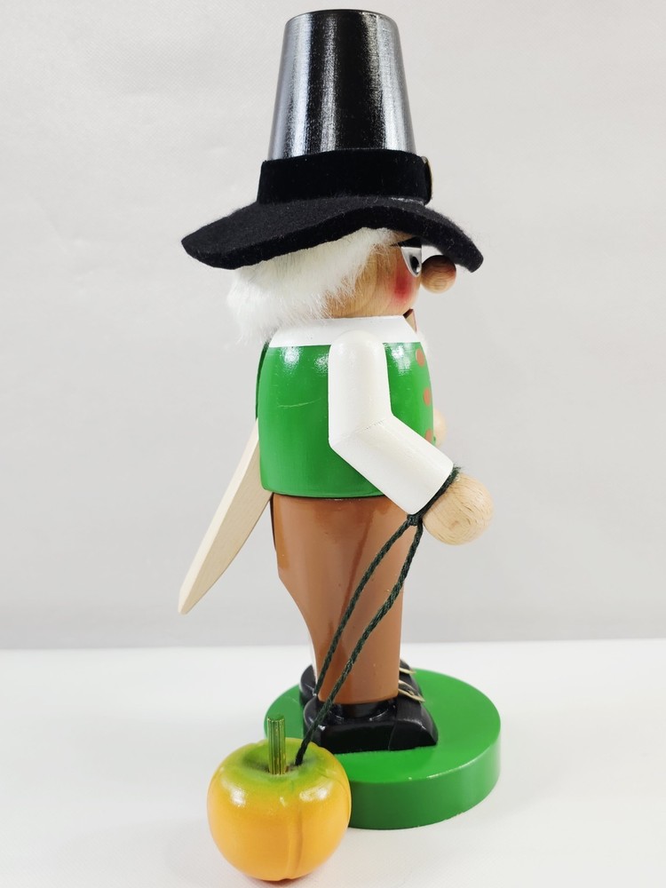 Steinbach German Chubby Pilgrim Carrying Pumpkins 12" Nutcracker Missing Pumpkin