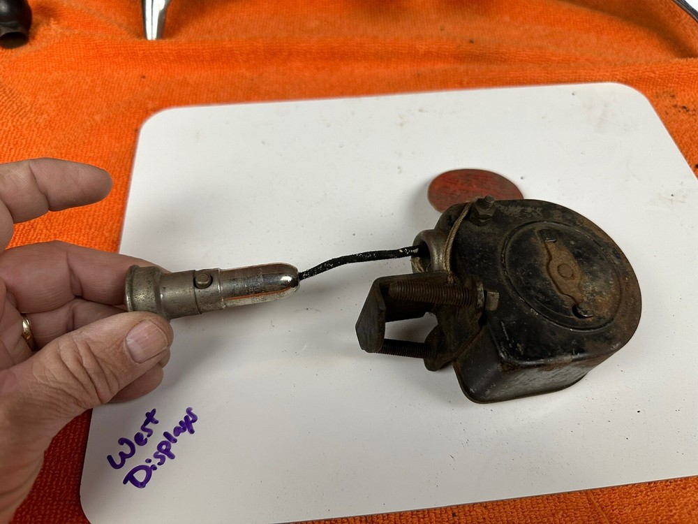 Vintage CUNO ELECTRIC Under Dash RETRACTABLE CIGAR Cigarette LIGHTER Car