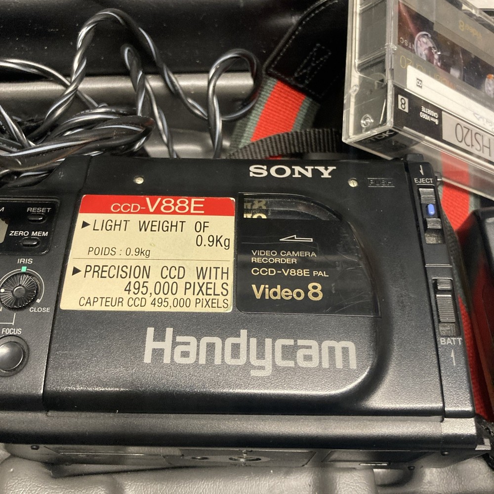 SONY CCD-V88E Handycam with Padded carry case