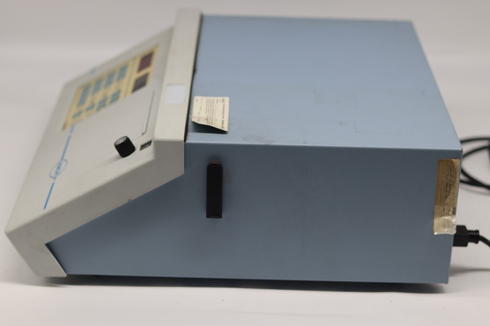 Hach DR/3000 Spectrophotometer