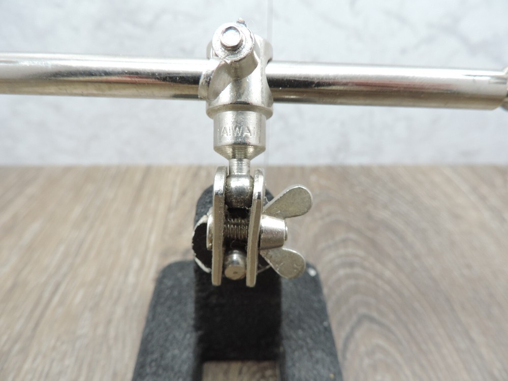Extra Hands Multipurpose Tool w/Alligator Clips 3.5"x5"x2" Folded