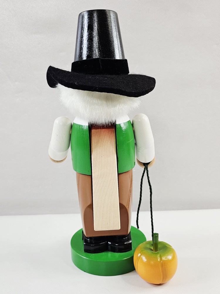 Steinbach German Chubby Pilgrim Carrying Pumpkins 12" Nutcracker Missing Pumpkin