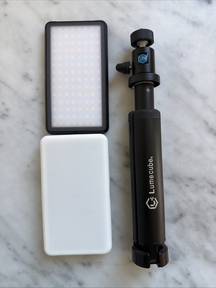 Lume Cube Panel Go Light  LC-PANEL 112 9W w/ Diffuser, Tripod, Swivel Head