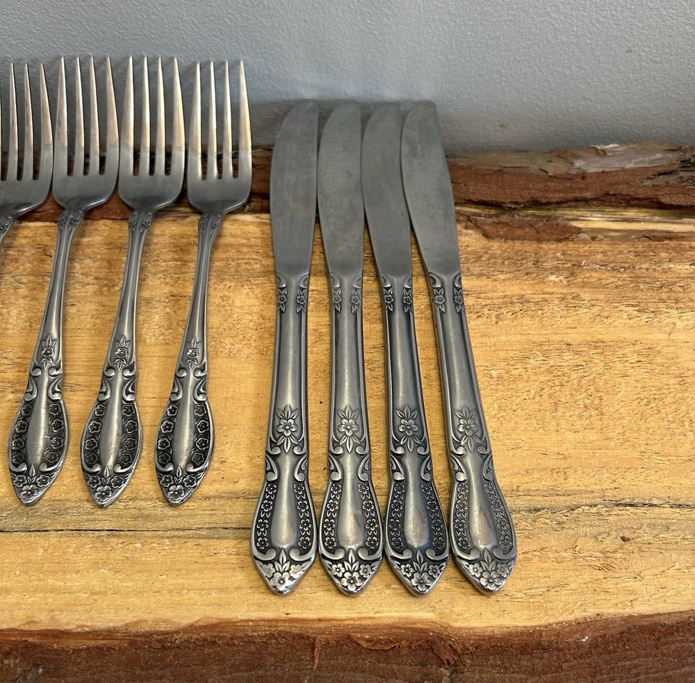 Medina Stainless By Present Korea. Please, See Description for pieces.