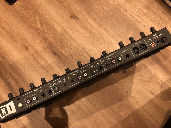 NATIVE INSTRUMENTS TRAKTOR KONTROL S4 DJ Controller NI Tractor Control