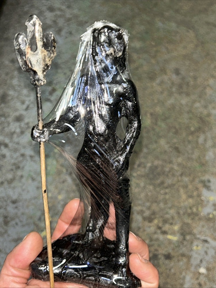 devil statue 6.5in Black