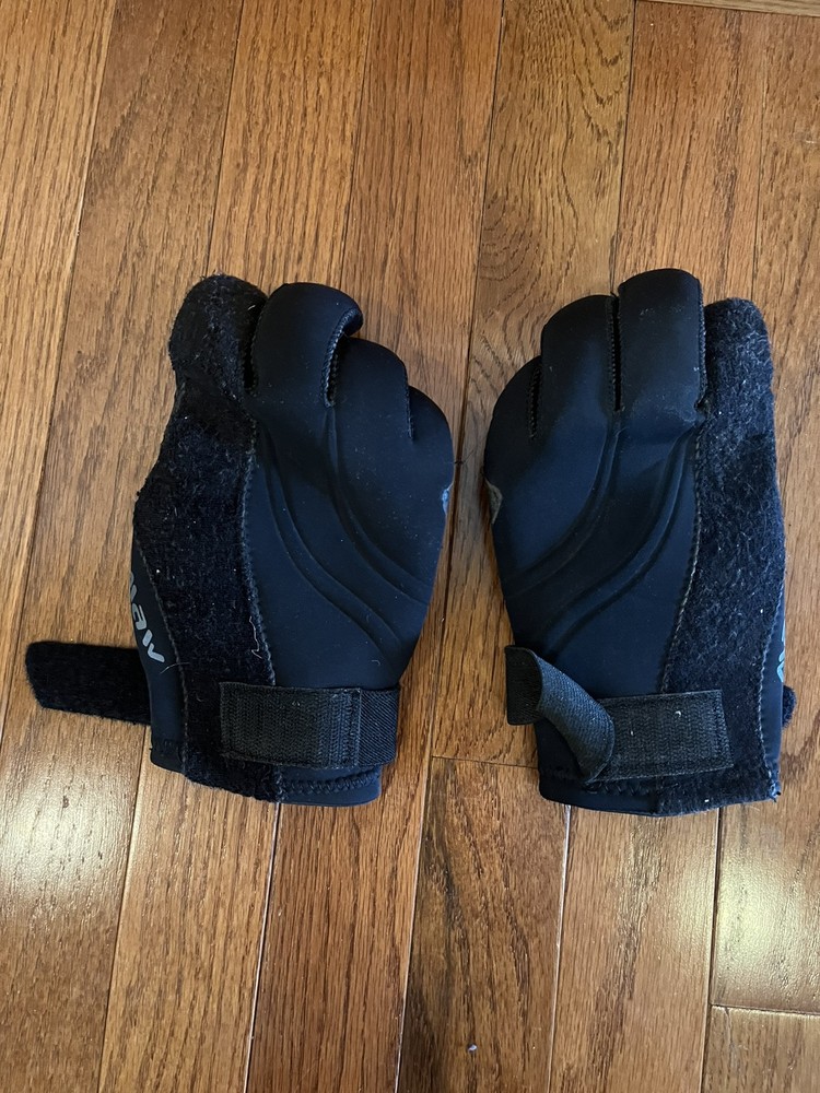 Stohlquist MAW paddling gloves