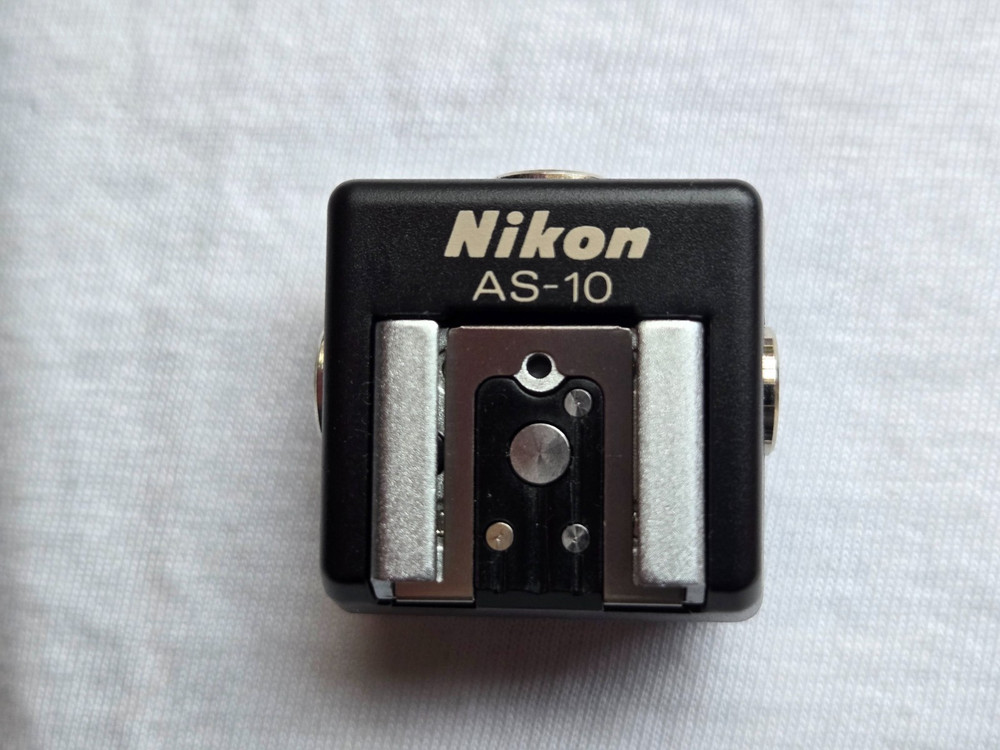 Original Nikon AS-10 TTL Multi-Flash Adapter in Excellent Condition