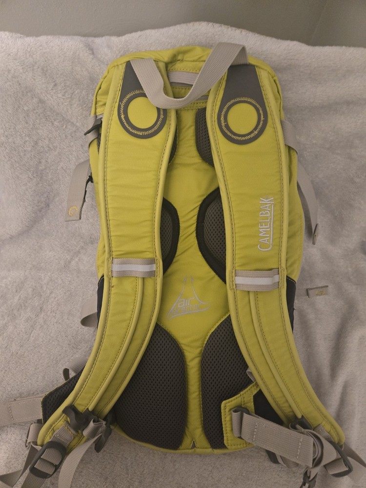 Camelbak Hydration Pack Green w/1-100 oz Bladder