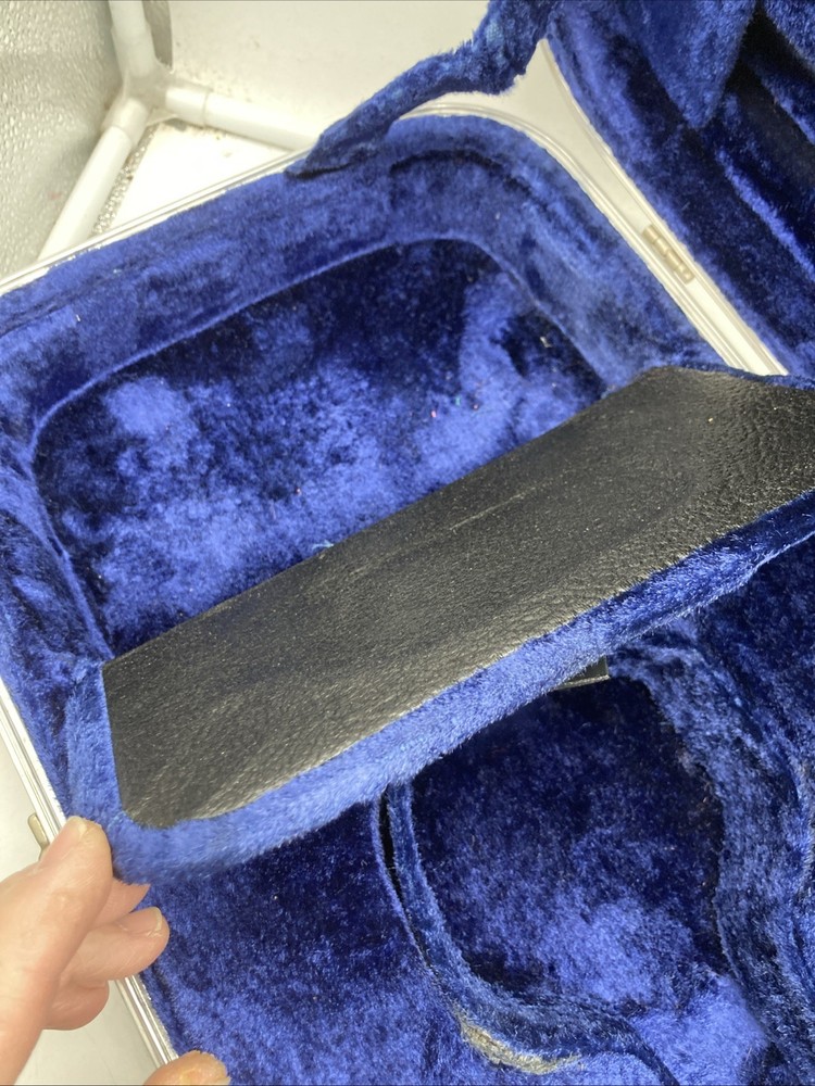 4/4 Violin Hard Shell Case w/ Plush Interior, 3 Compartments, Storage for 2 Bows