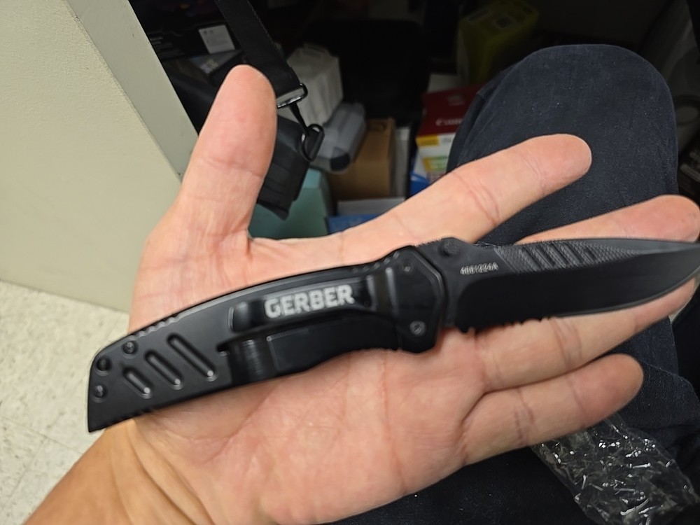 Gerber Swagger Knife, Serrated Edge in Black, G-10 Handle