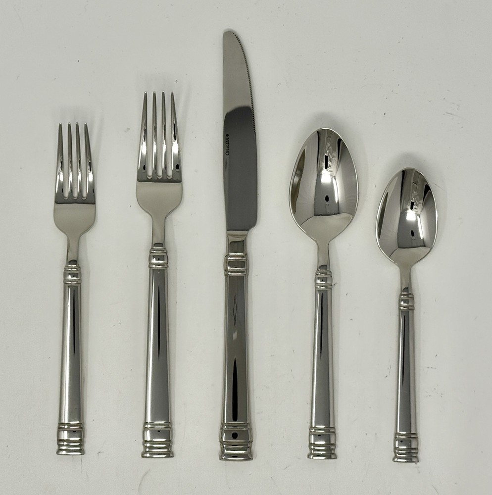 Oneida Lynton 20 Piece Service for 4 Quality 18/10 Stainless Flatware