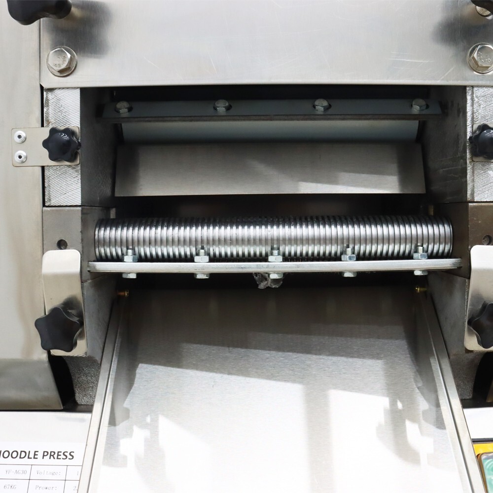 Electric Dough Roller Sheet Maker 110V Dumplings Noddoles Making Machine 1 &2mm