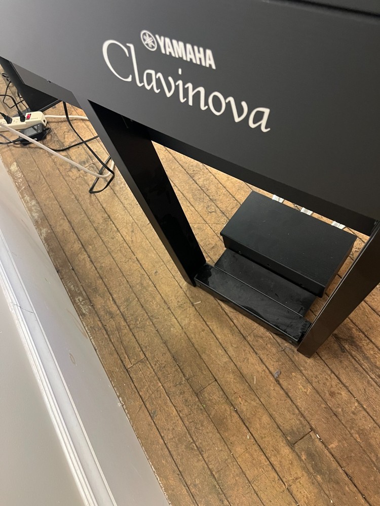 Yamaha Clavinova CVP809 piano