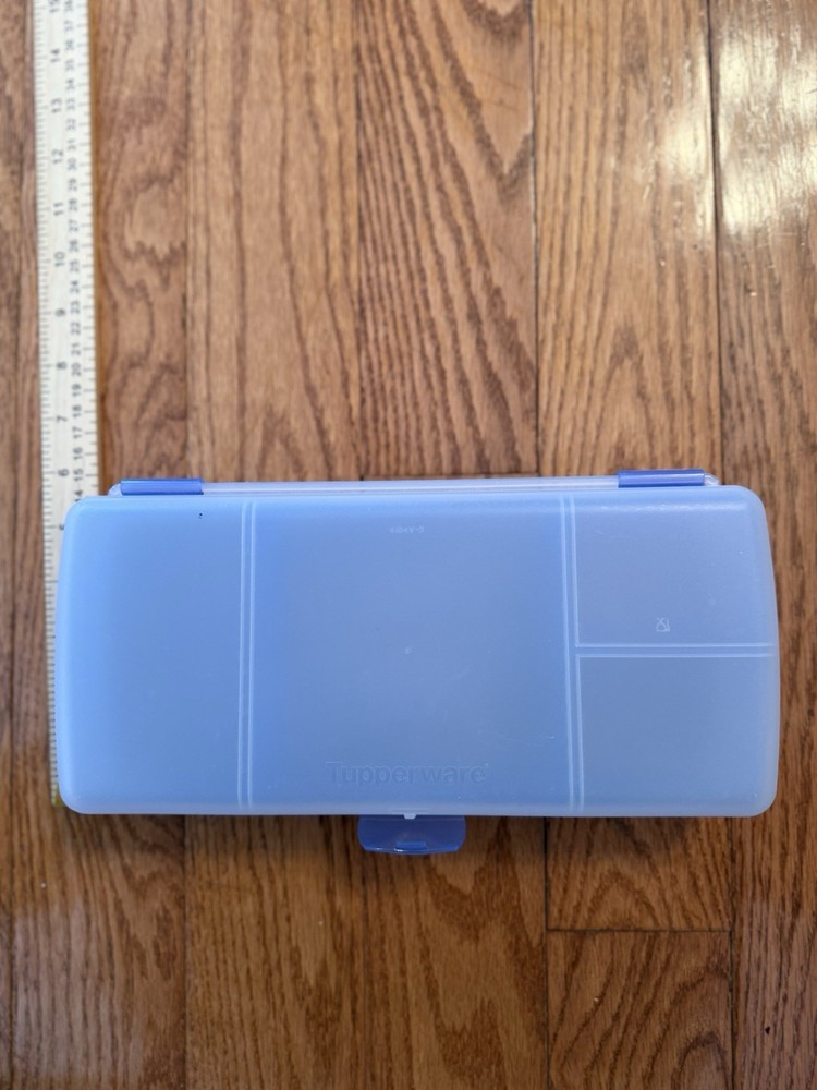 Tupperware Blue Hinged Sandwich Keeper Lunch Container