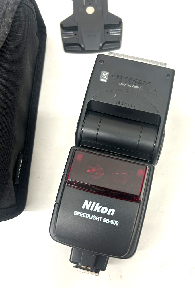 Nikon Speedlight SB-600 Shoe Mount Flash Tested Working w/ Case