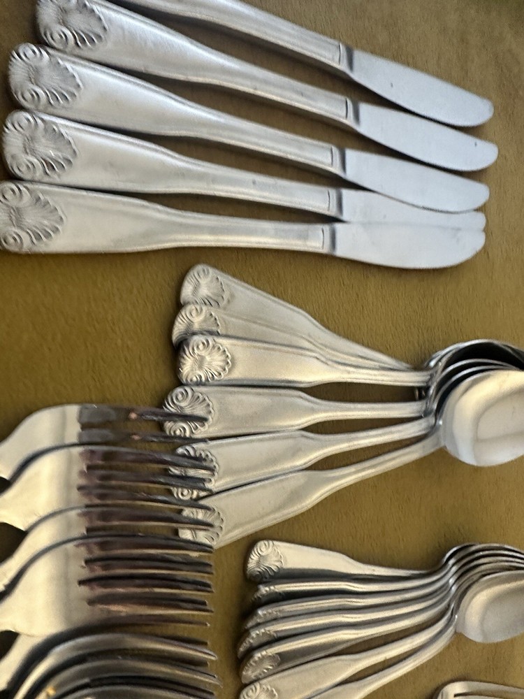 Washington Forge WF Rainier Stainless Flatware - 38 pcs.
