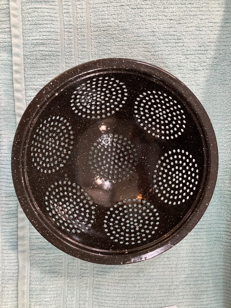 Vintage Kitchen Tool: Speckled Black Enamelware Footed Colander / Strainer