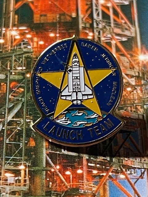 STS-52 SPACE SHUTTLE LAUNCH TEAM PIN BACK  LAPEL PIN