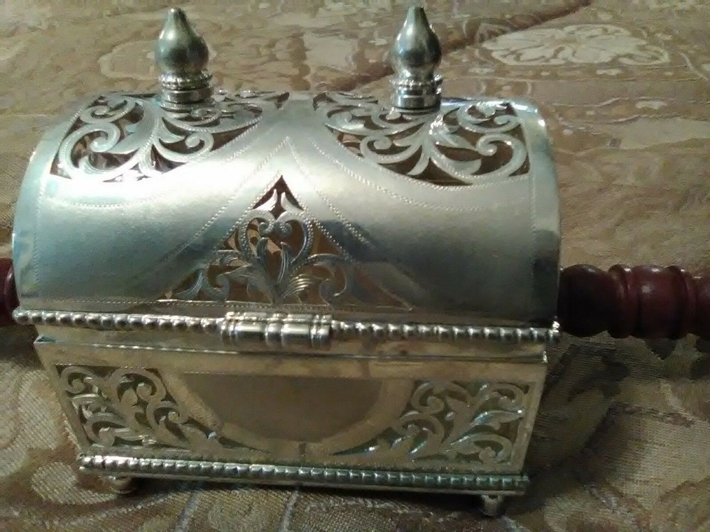 HAND MADE LARGE EAST INDIAN SOLID SILVER BOX PALLAQUIN DESIGNS PIERECED FRETWORK