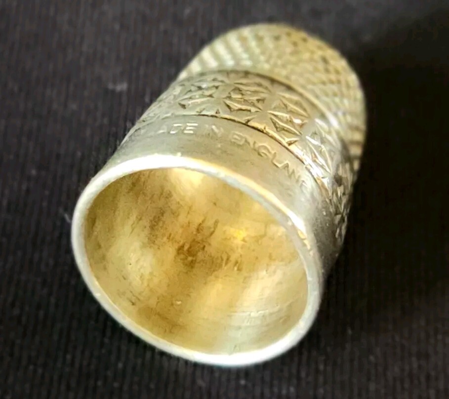 Henry Griffith & Sons DREEMA Silver Thimble Made In England 2 rows asterisks