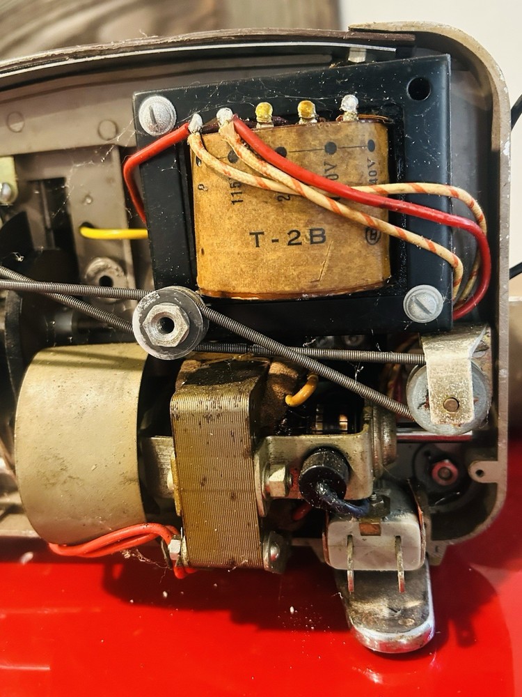 Magnon Auto-700 8mm film projector