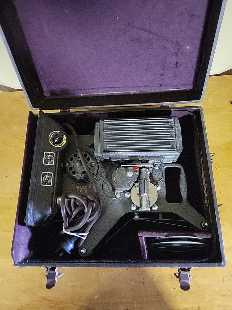 ANTIQUE KEYSTONE MODEL R-8, 8MM PROJECTOR