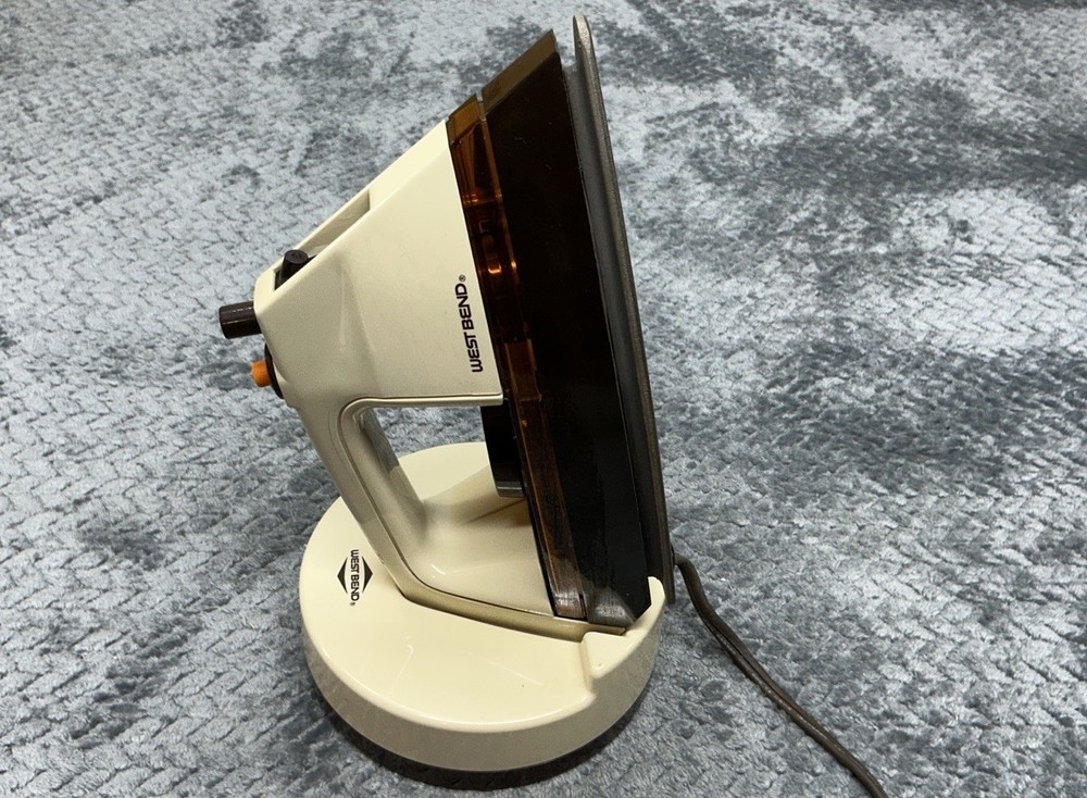 West Bend Freestyle Cordless Iron Model 6008 Tested Working