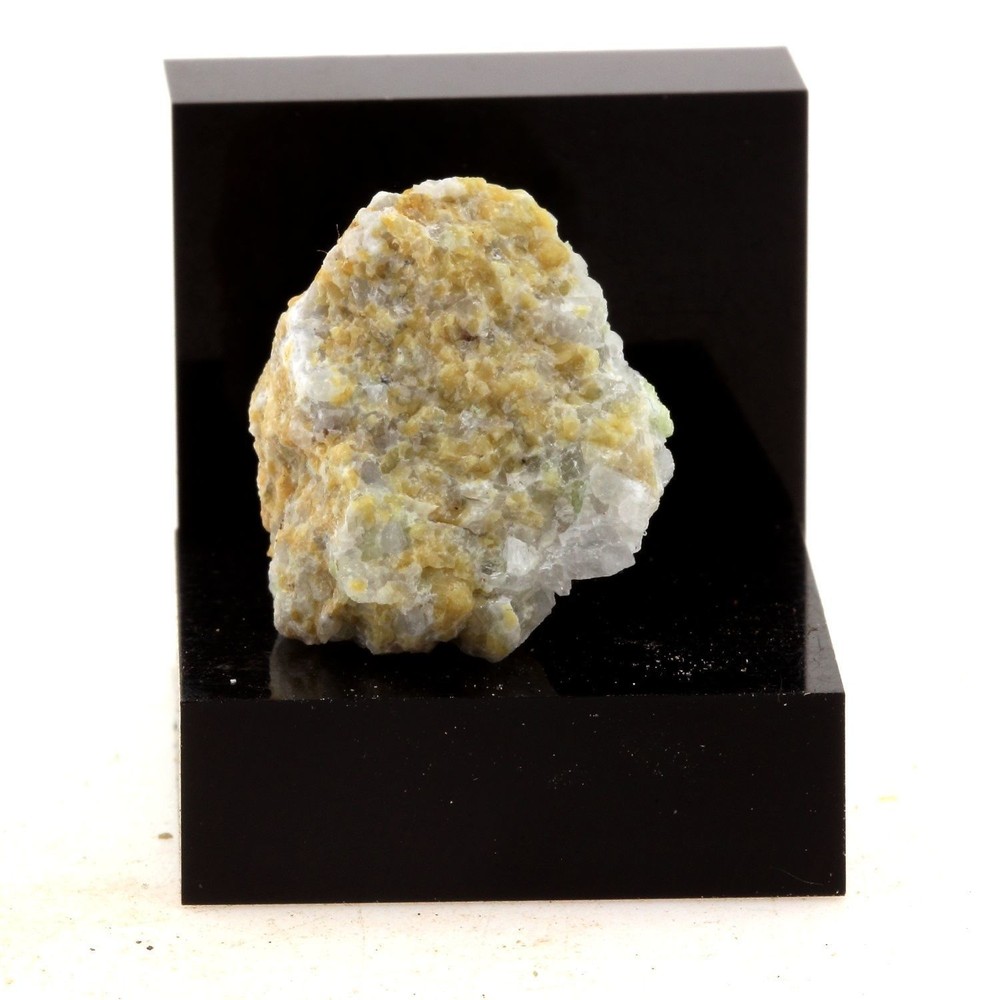 Sjögrenite. 30.70 Ct. Estrie, Quebec, Canada.