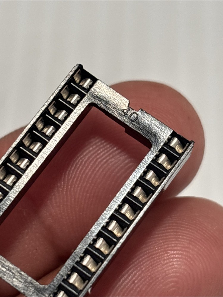 AMP 390262-5 40 PIN IC SOCKET